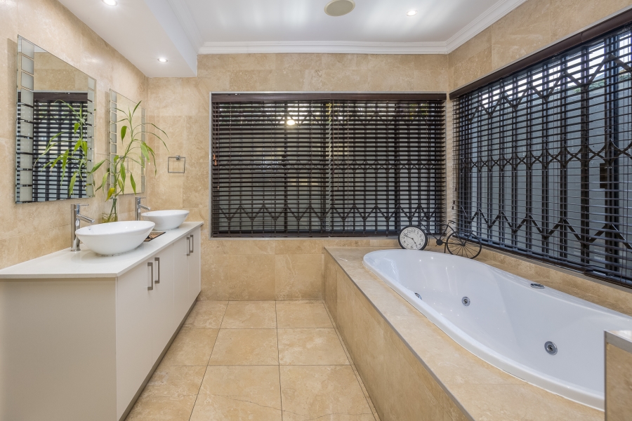 4 Bedroom Property for Sale in Loevenstein Western Cape